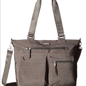 Women’s Baggillini Tote w/ RFID phone wristlet.